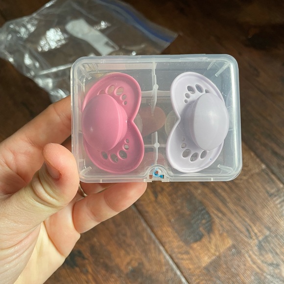 Baby girl pacifier binkie bundle lot 23 pieces - Picture 8 of 16